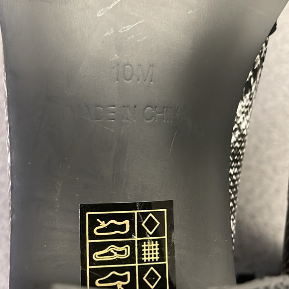 Monroe & Main Black and Plaid Mid-Calf Boots Women's Size 10 - Picture 8 of 8